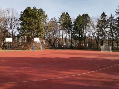 roter Sportplatz